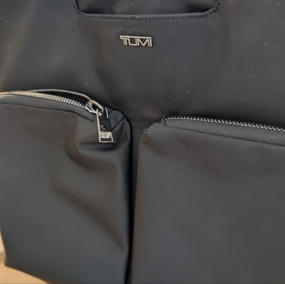 Tumi expandable laptop/ travel shoulder tote - Picture 7 of 7